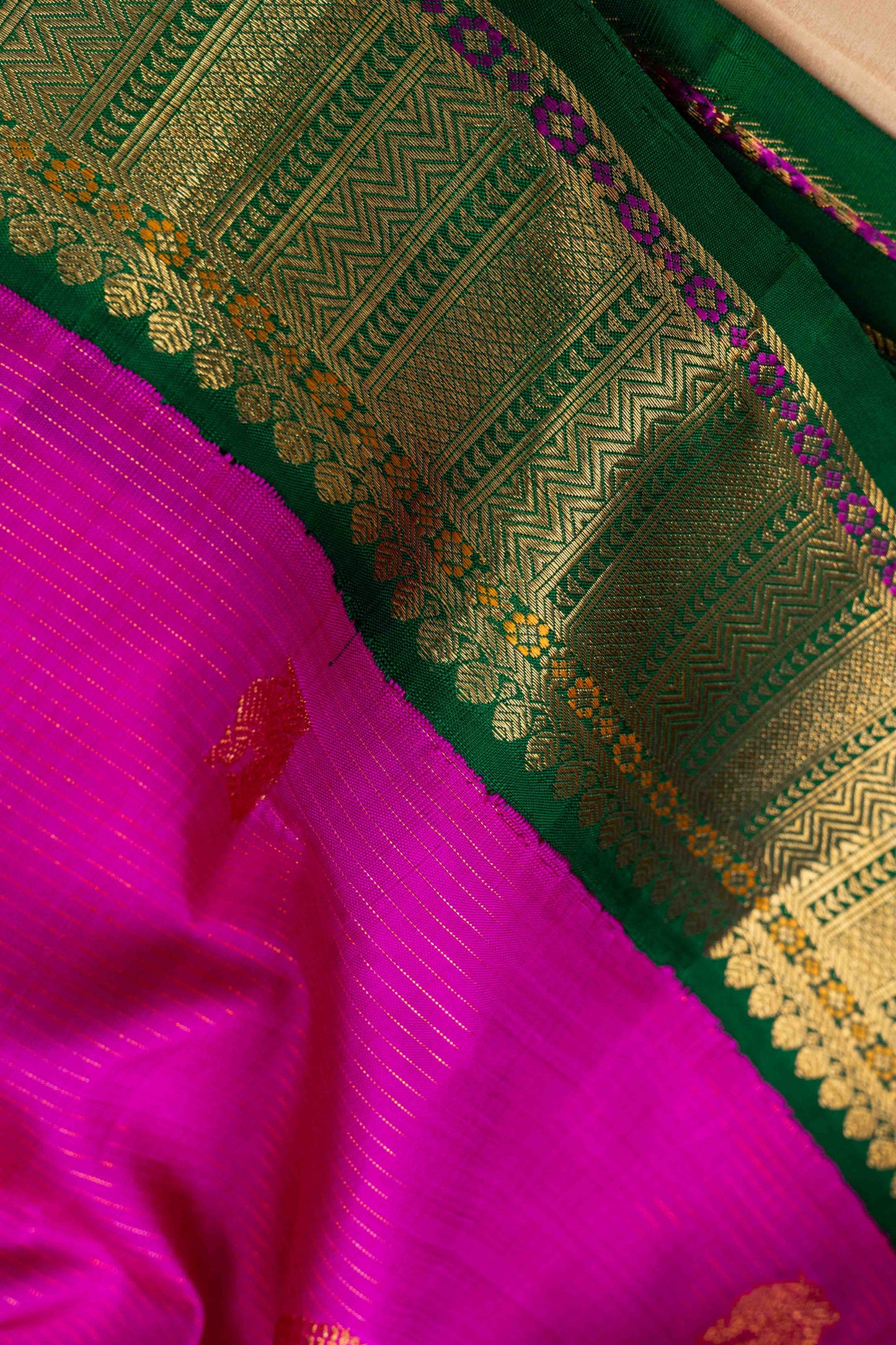 WOVEN ATTACHED DARK GREEN BORDER, BODY RANI PINK