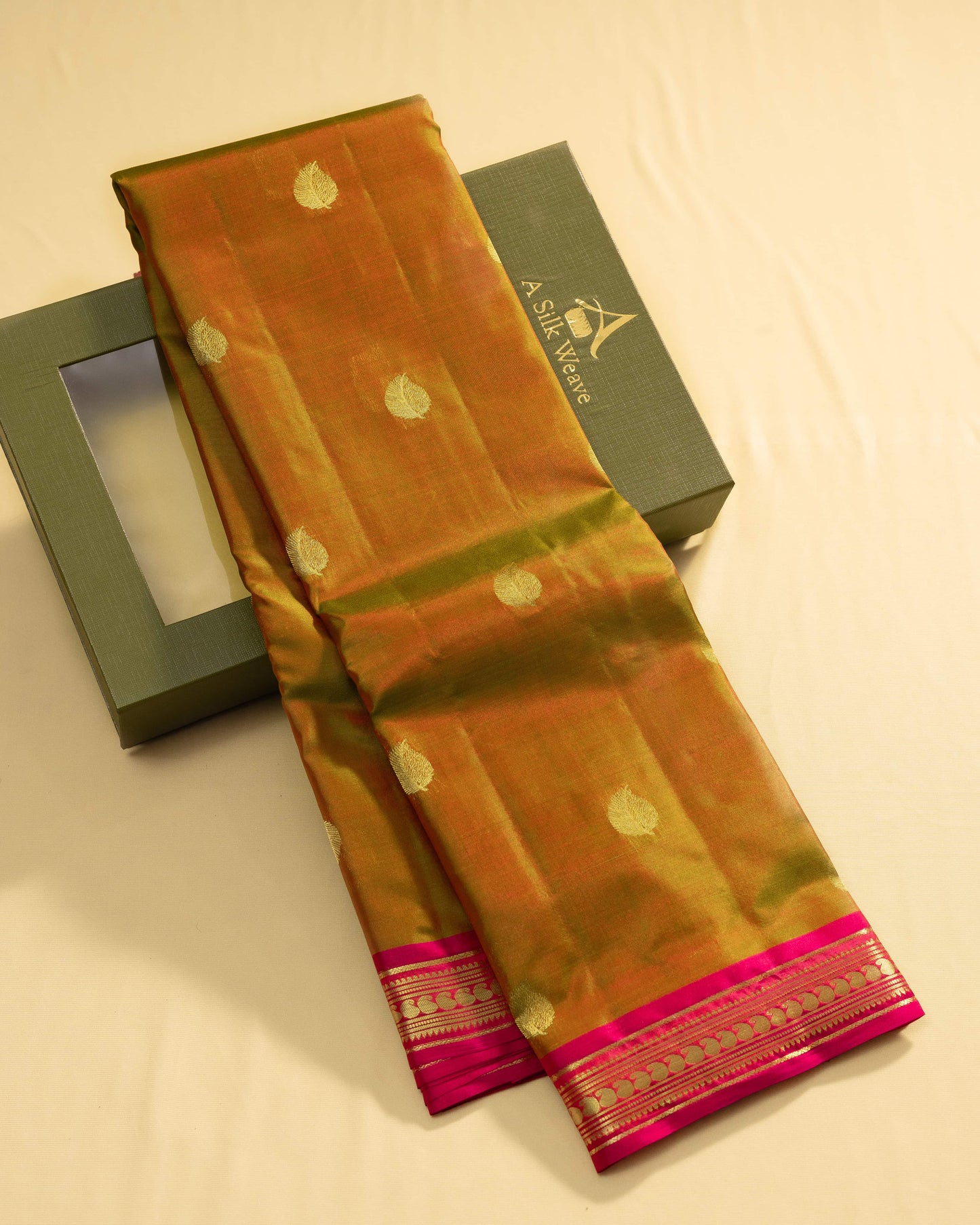 Olive Green With Rani Pink Pallu Kanchivaram Pure Soft Silk Saree