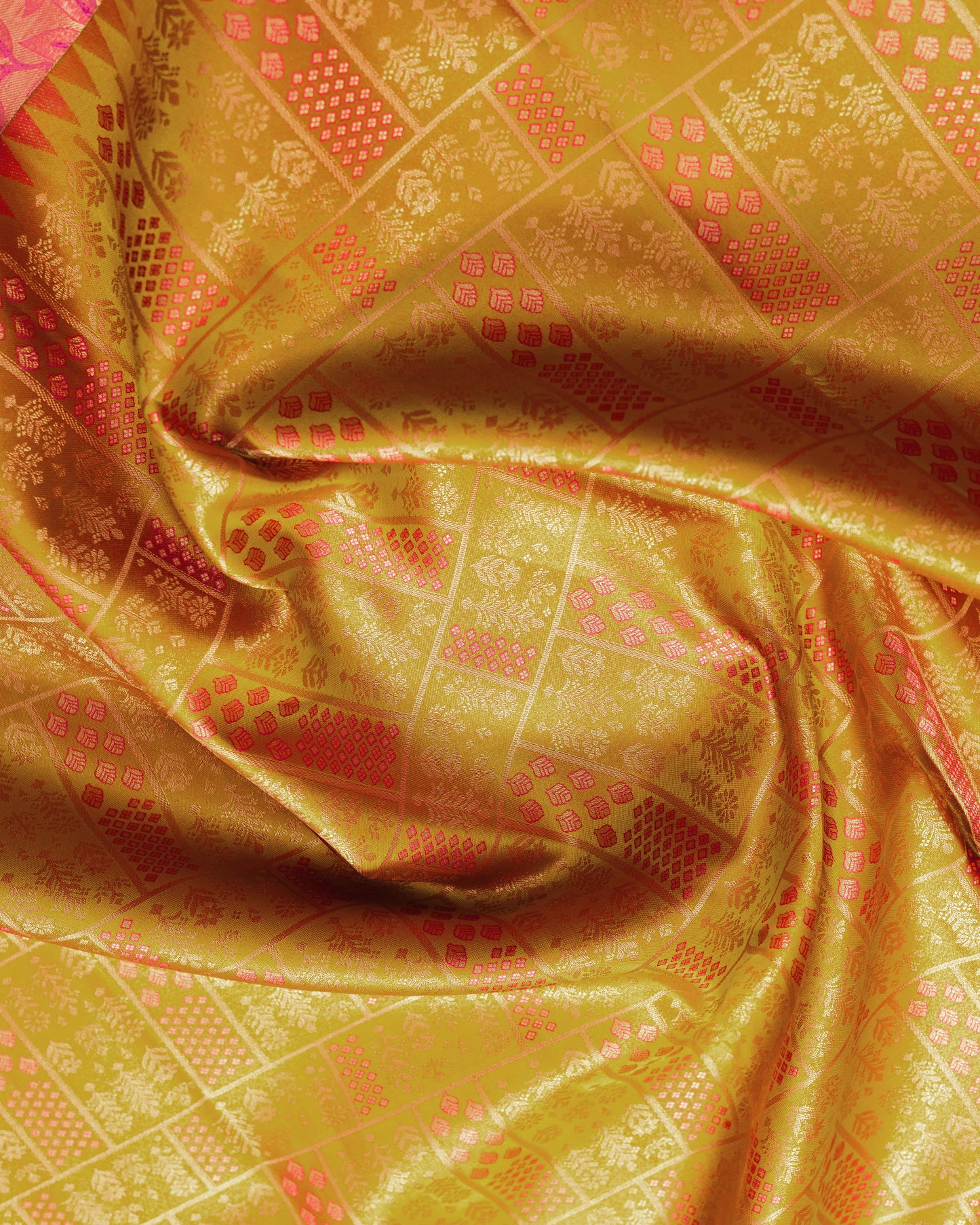Greenish Yellow With Rani Pink Pallu Pure Silk Signature Blend Saree