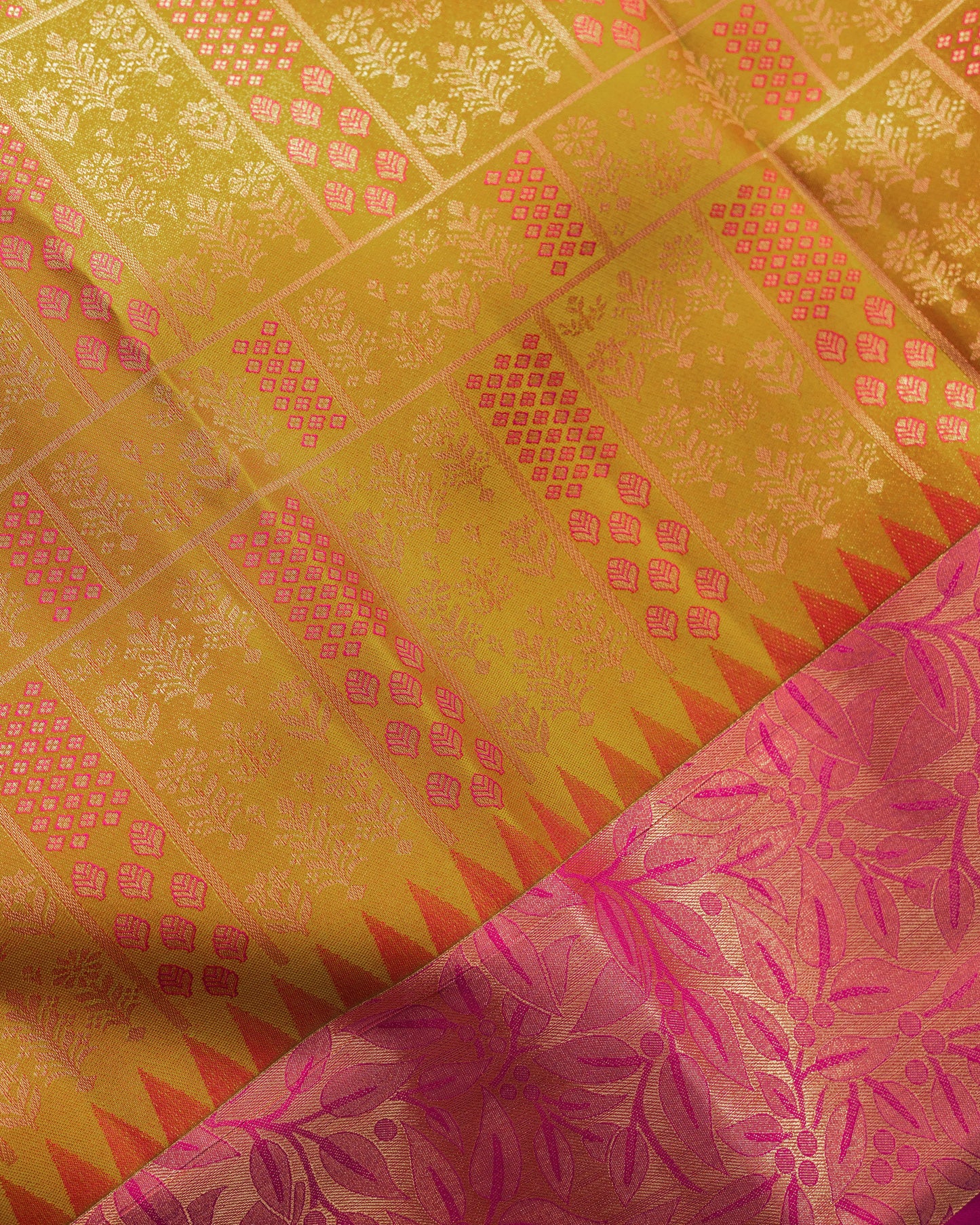 Greenish Yellow With Rani Pink Pallu Pure Silk Signature Blend Saree
