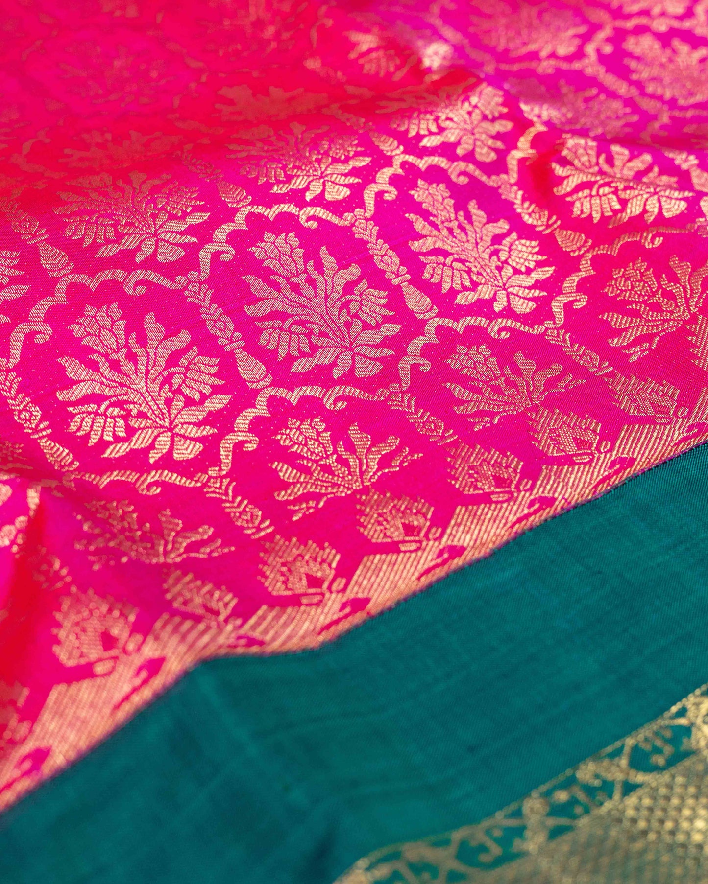 VIBRANT RANI COLOUR BODY WITH BOTTLE GREEN COLOUR BORDER