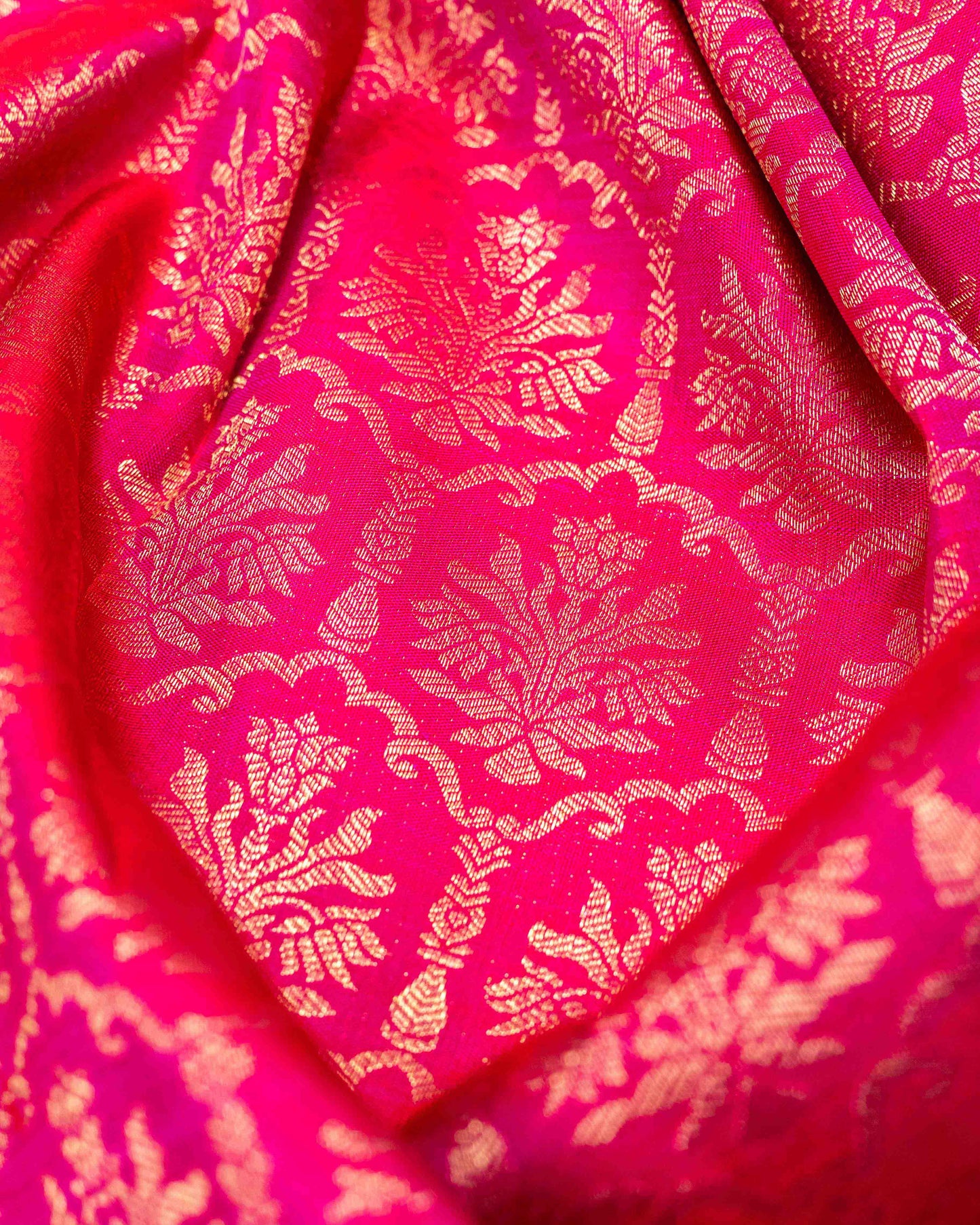 VIBRANT RANI COLOUR BODY WITH BOTTLE GREEN COLOUR BORDER