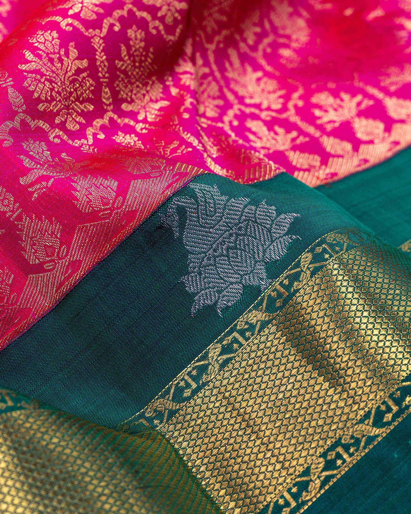 VIBRANT RANI COLOUR BODY WITH BOTTLE GREEN COLOUR BORDER