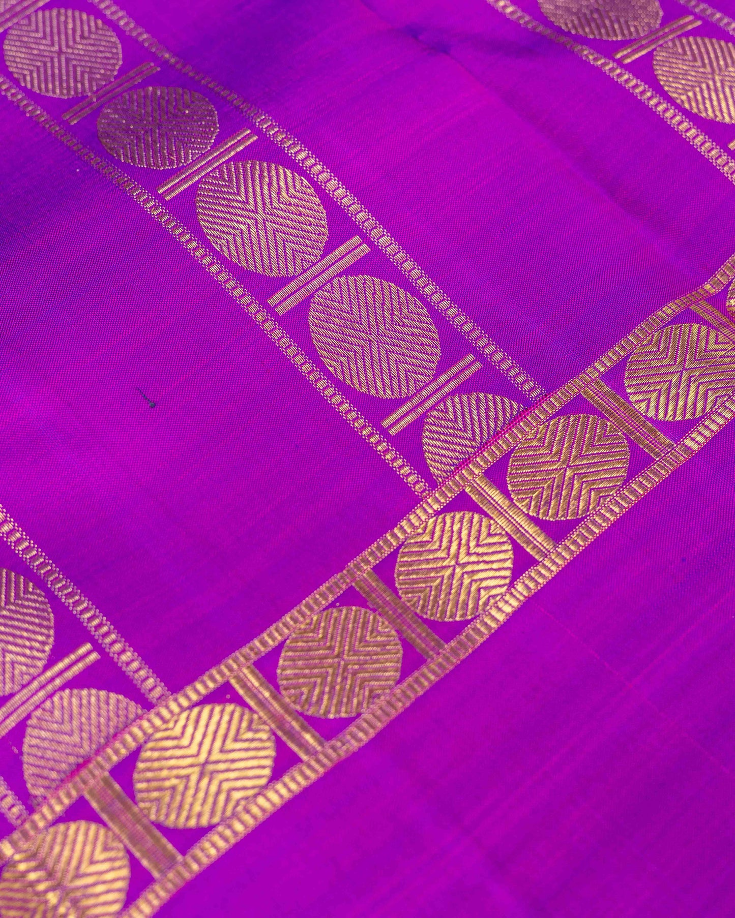 DUAL TONE VIOLET WITH MAJENTA COLOUR BODY