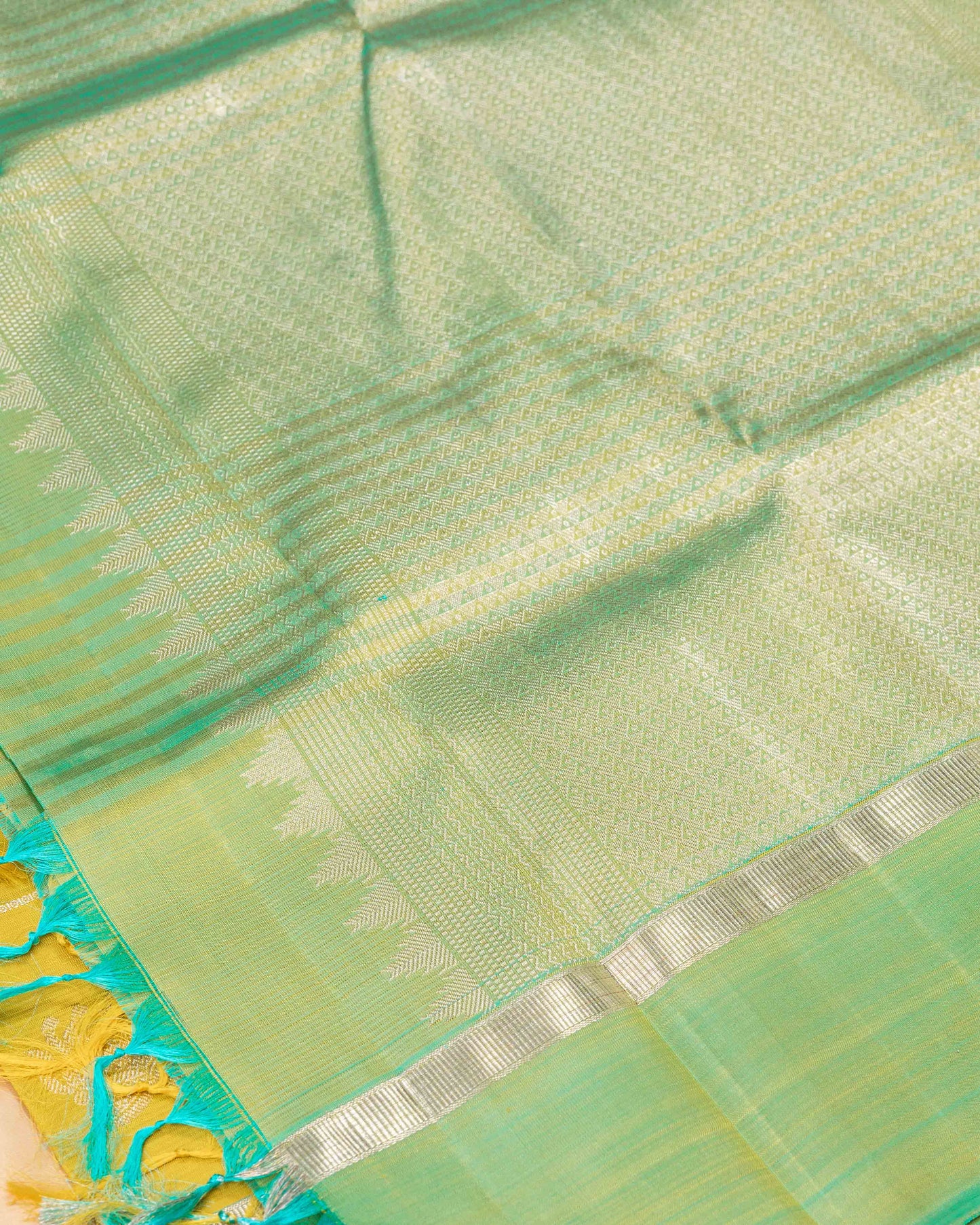 DUAL TONE DARK LEMON WITH SAFFIRE