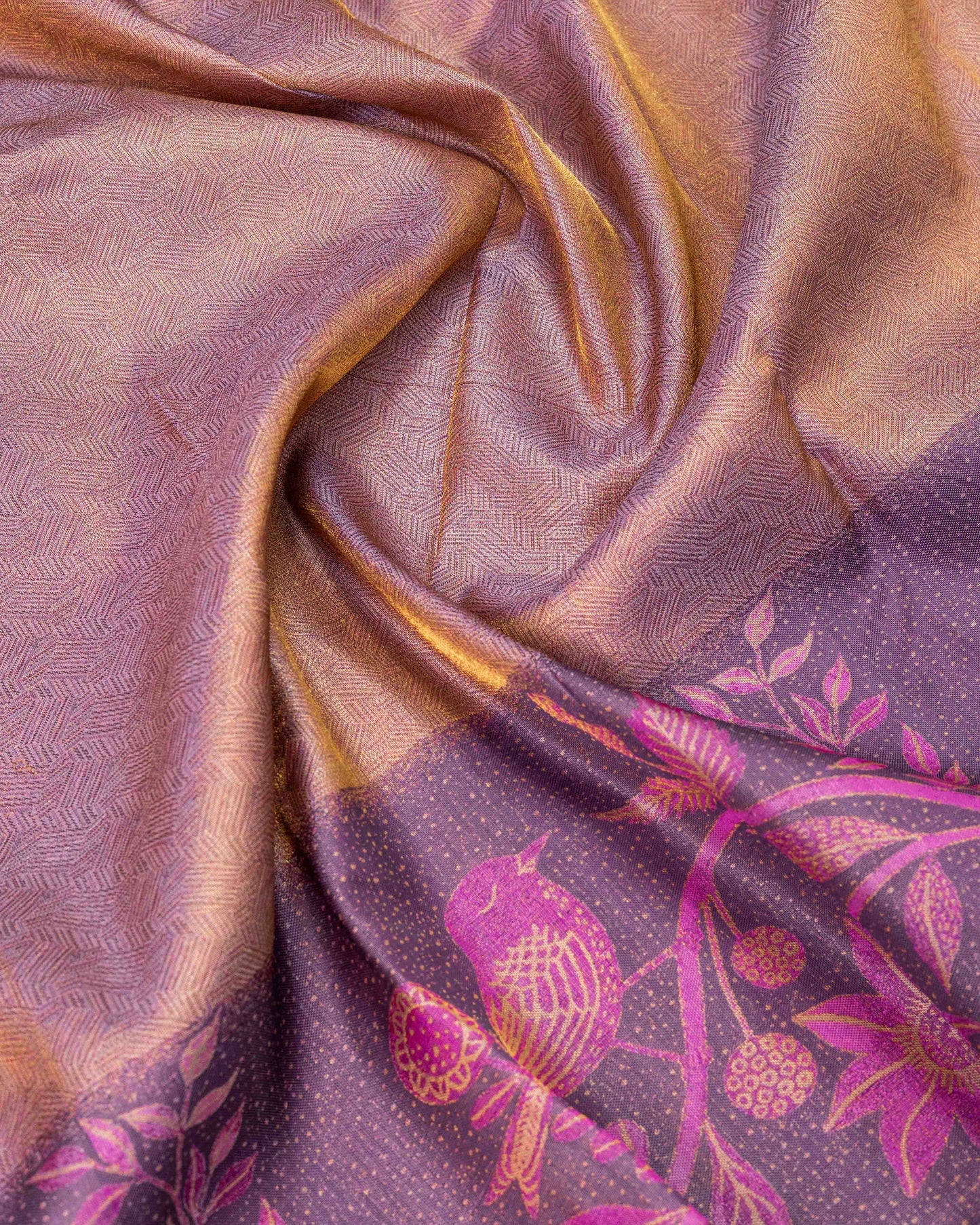 BORDER LITE VOILET WITH PINK COLOUR BODY TISSUE