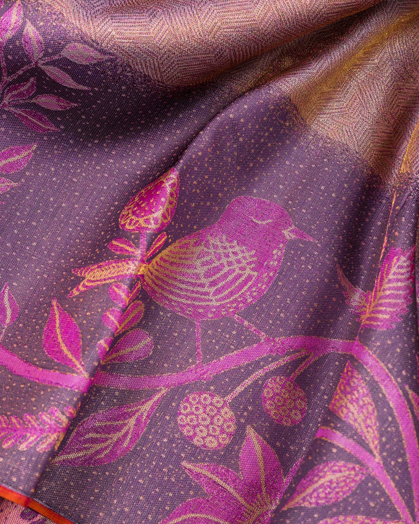 BORDER LITE VOILET WITH PINK COLOUR BODY TISSUE