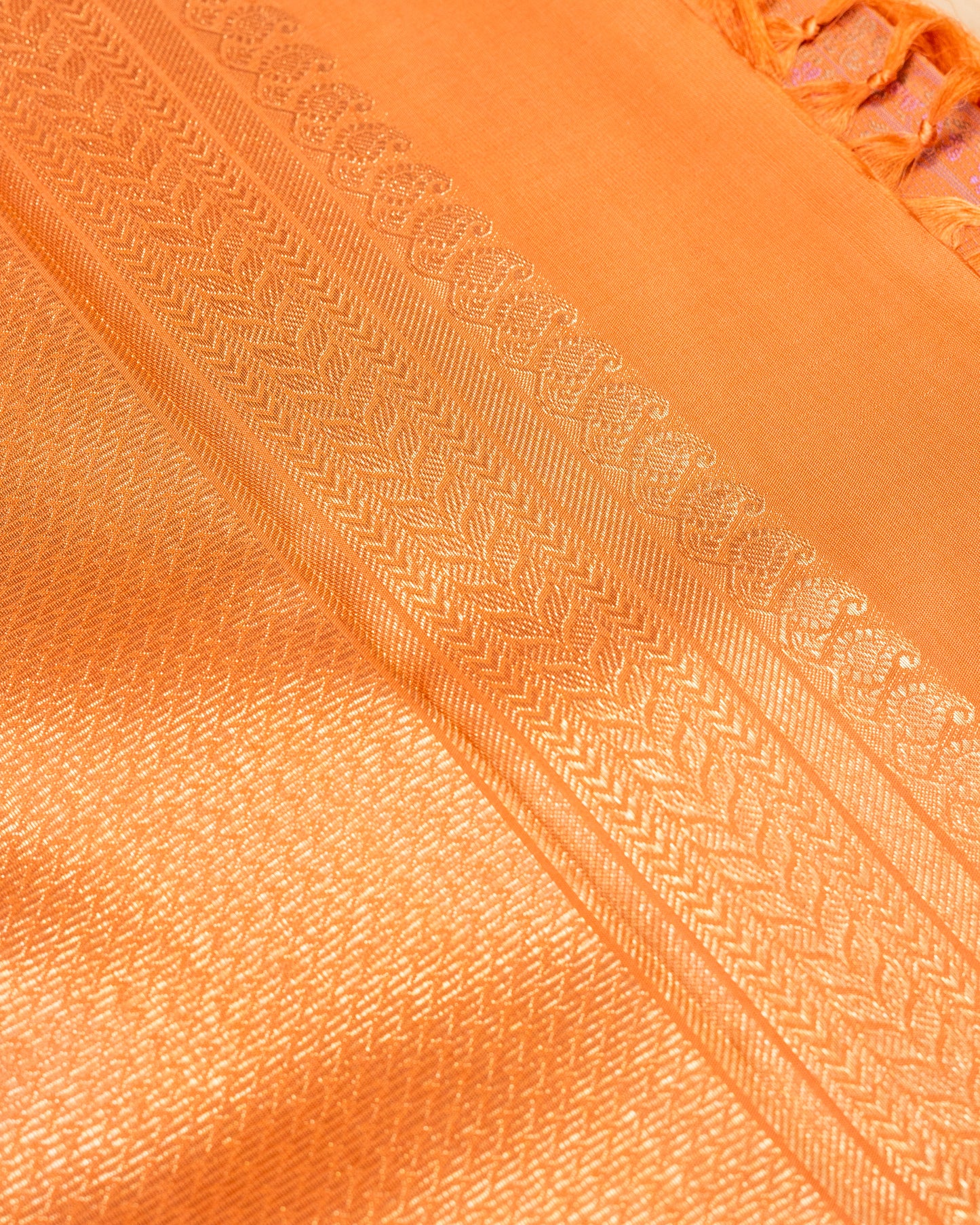 YELLOW COLOUR BODY TISSUE