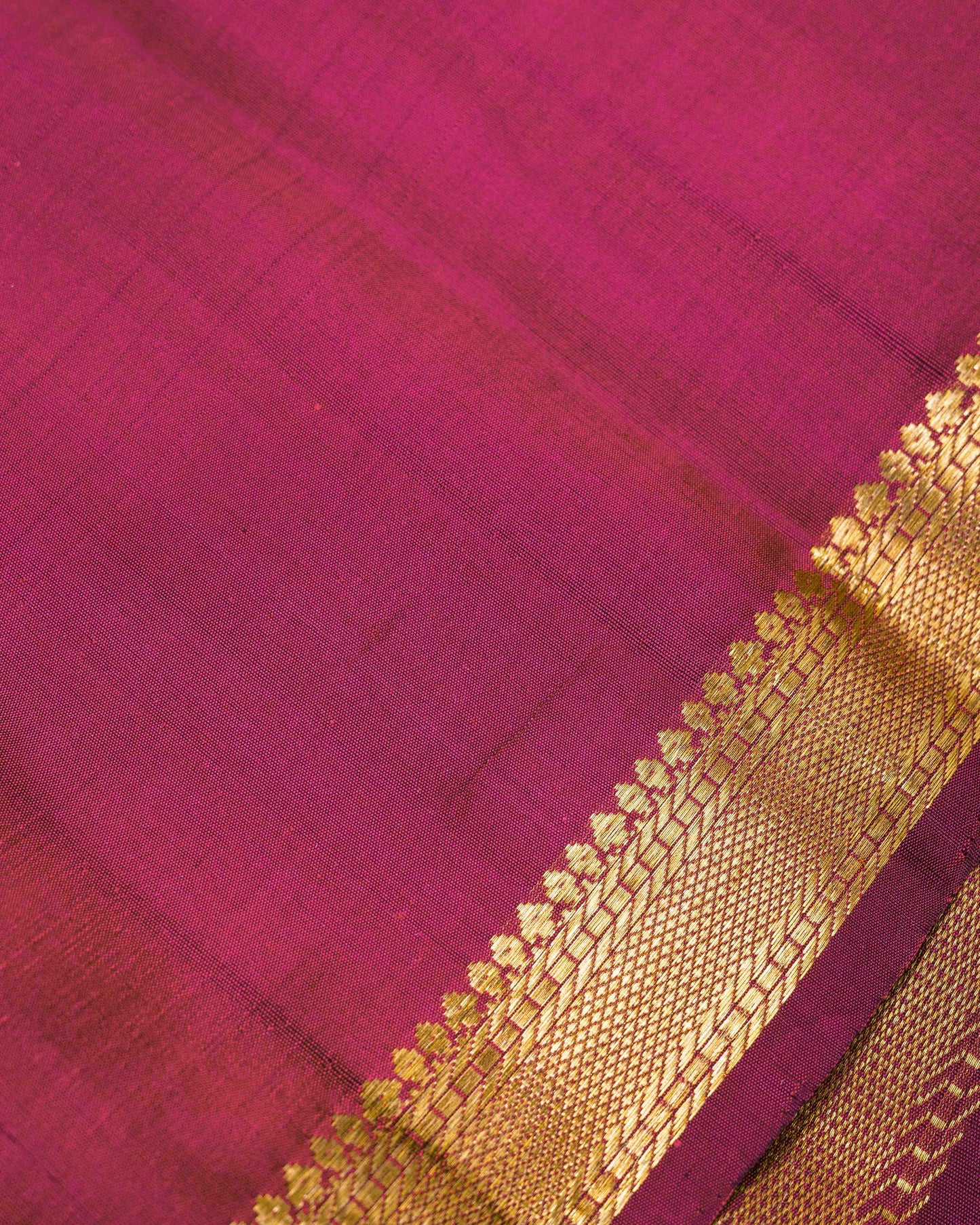 BODY VIBRANT MAROON COLOUR