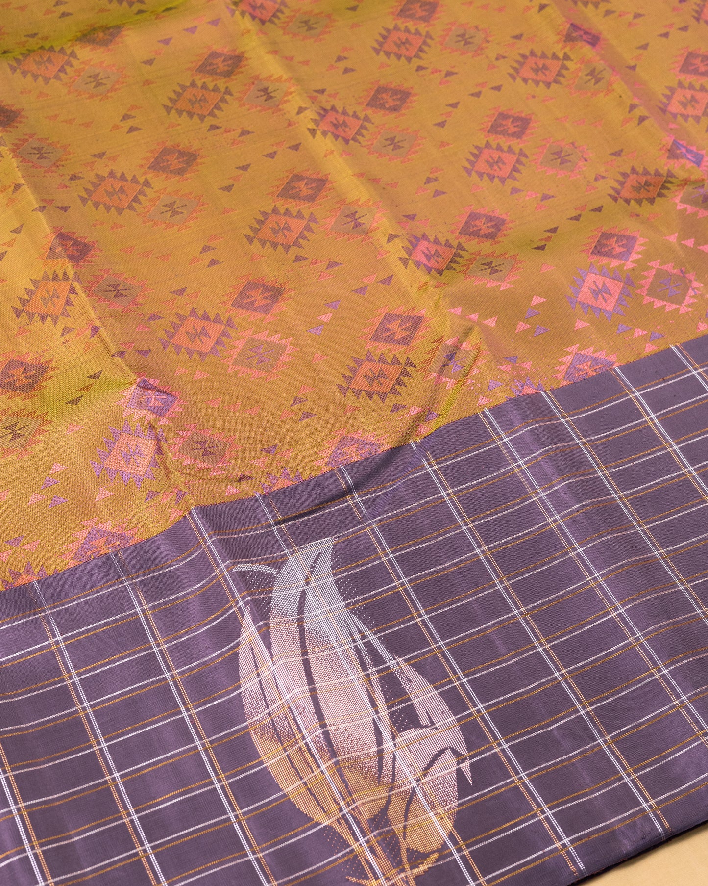 PASTEL BURGANDY BORDER DUAL TONE BODY LEMON WITH PASTEL BURGANDY