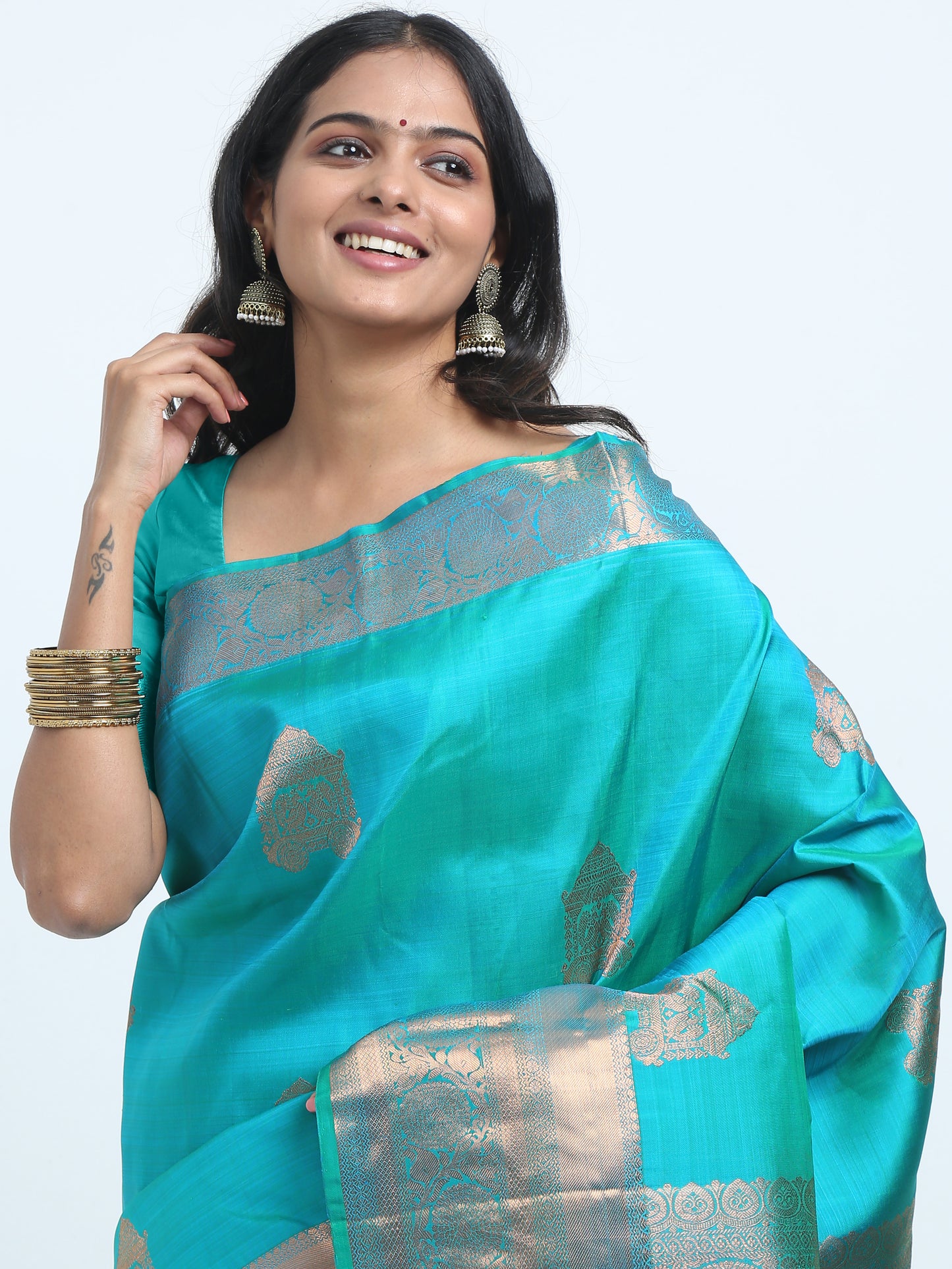 Dual Tone Green And Ananda Blue Body With Green And Ananda Blue Pallu Kanchipuram Pure Silk ( YNG 14 )